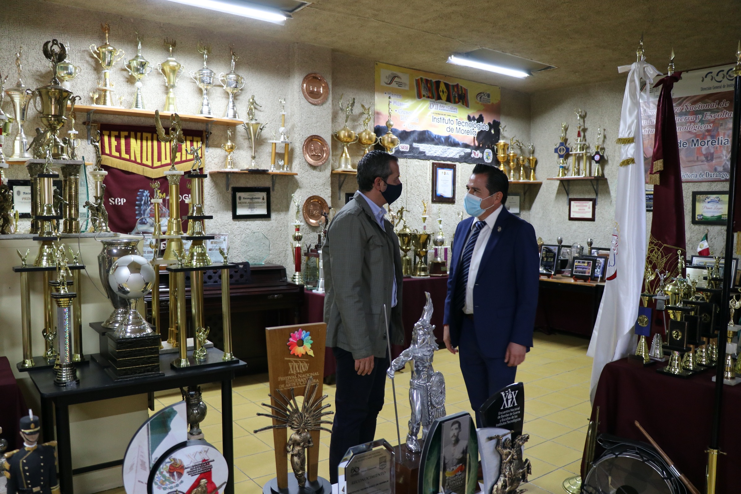 2021, Visita del Comisionado de Seguridad (Sala de Trofeos)