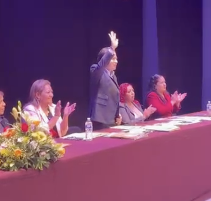 Agradezco a la generación 2023-2026  "José Luis Gil Vázquez"  el honor de ser su padrino  y compartir con ellos su primer logro academico