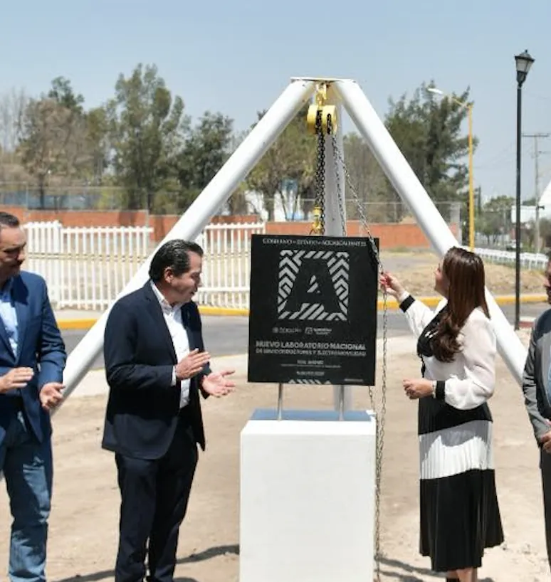 2025, Primera Piedra del Laboratorio de Semiconductores  y Movilización
