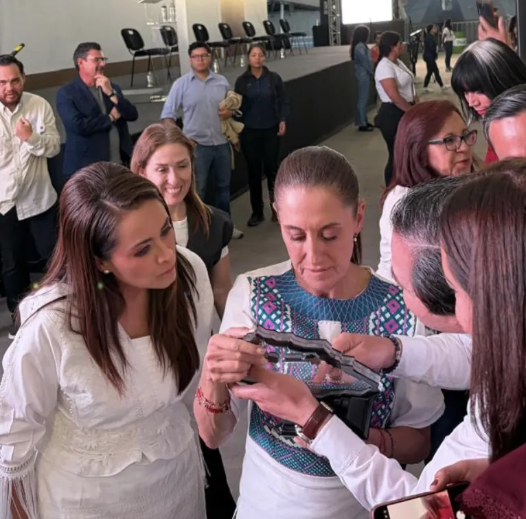 2026, Entrega del Chip Simon, diseñado por el ITA a la Presidenta Claudia Sheinbaum Pardo