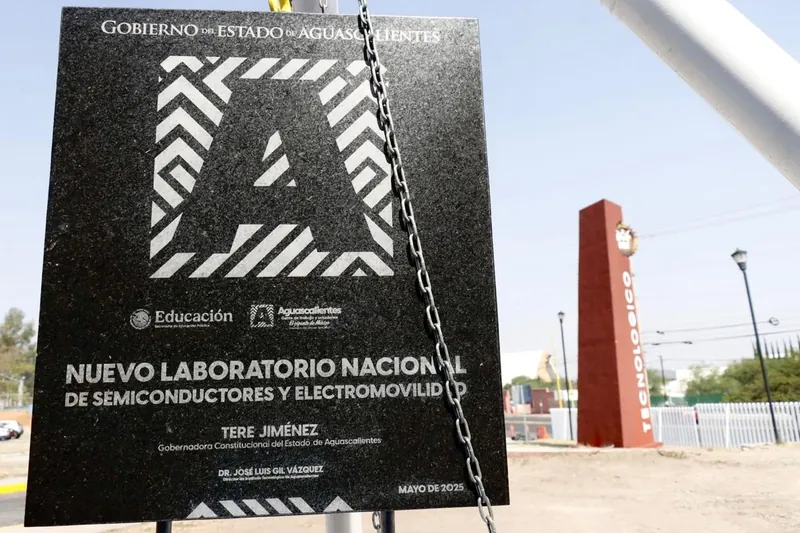 2025, Colocación de la Primera Piedra del Laboratorio de Semiconductores y Movilidad